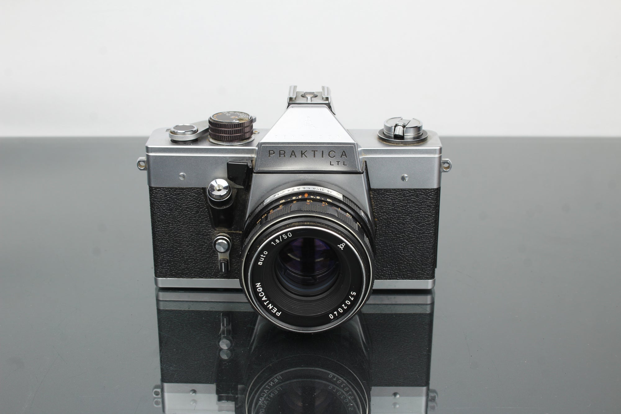 <tc>Praktica</tc> LTL + Pentacon 1.8/50 Objektiv