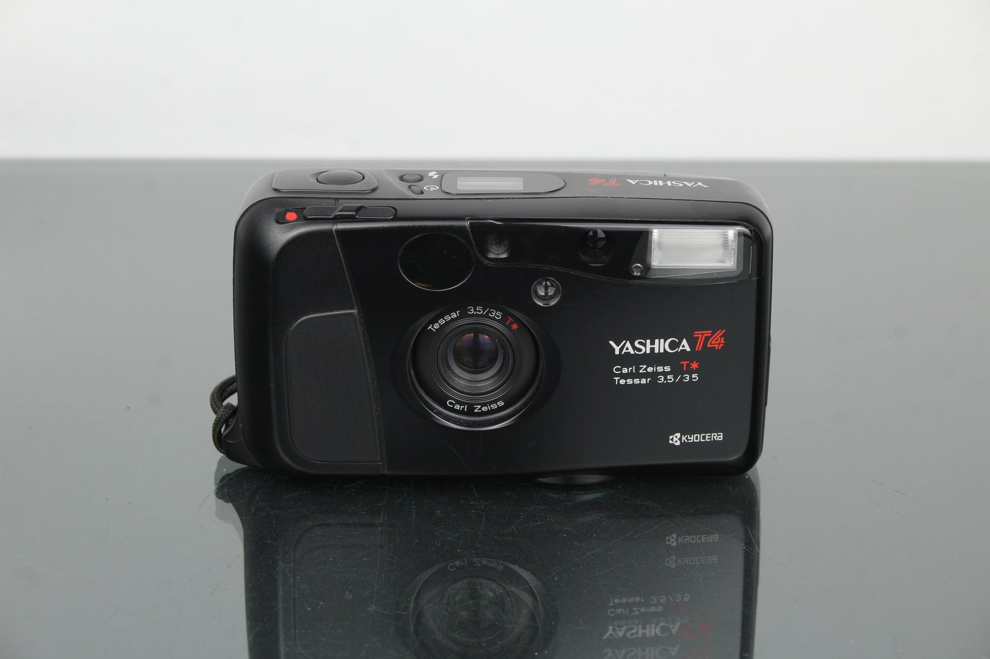 Yashica T4