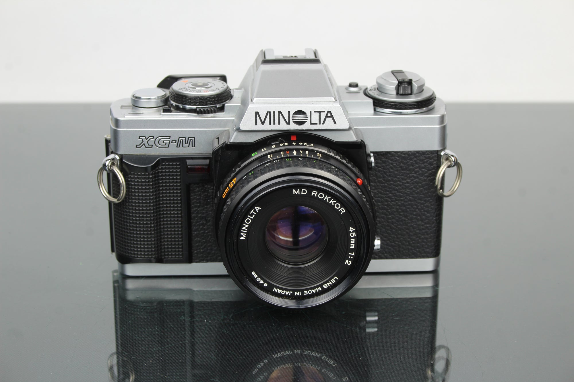 Minolta XG-M + 45mm 1:2 Minolta MD Rokkor Objektiv