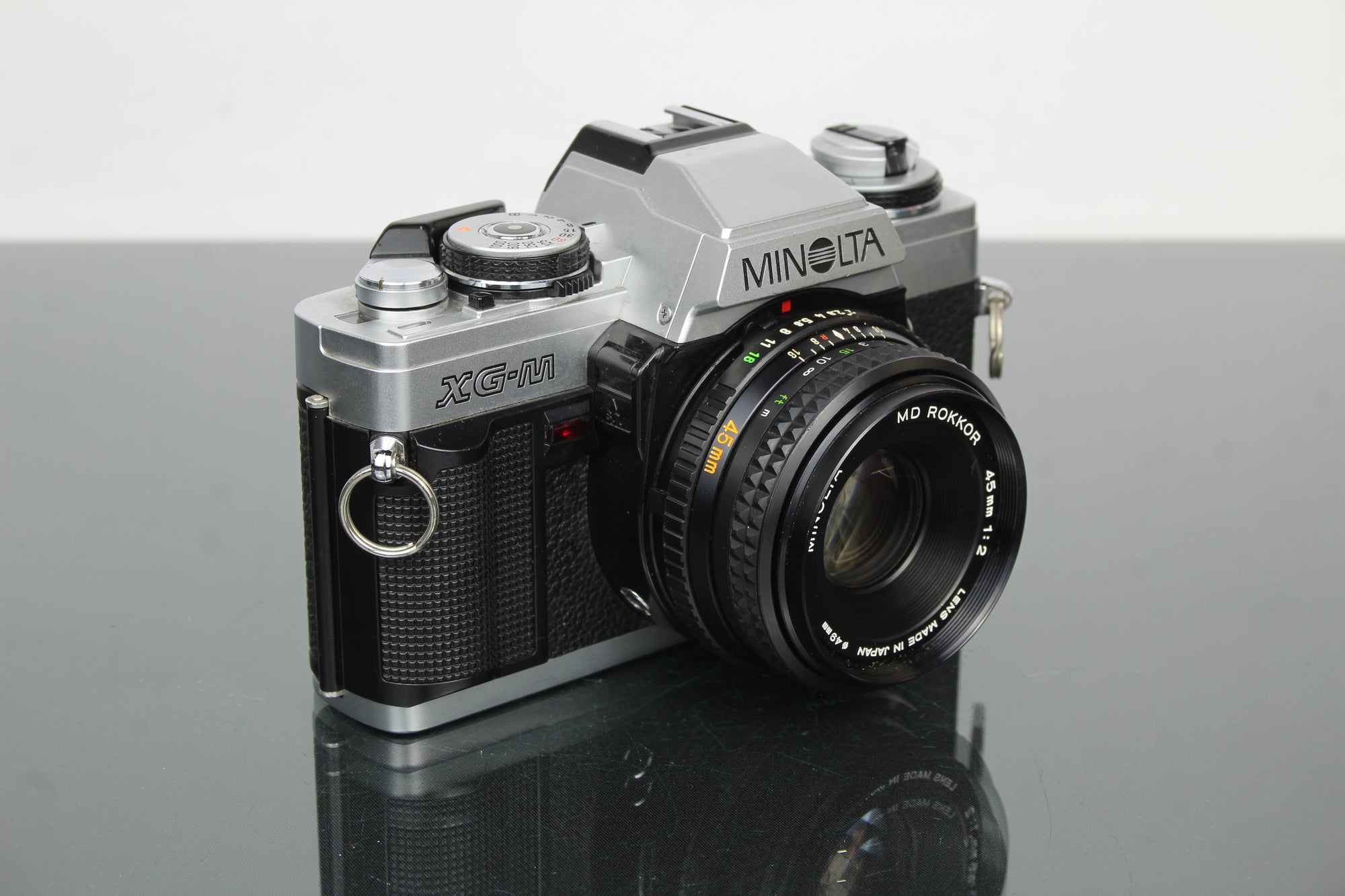 Minolta XG-M + 45mm 1:2 Minolta MD Rokkor Objektiv