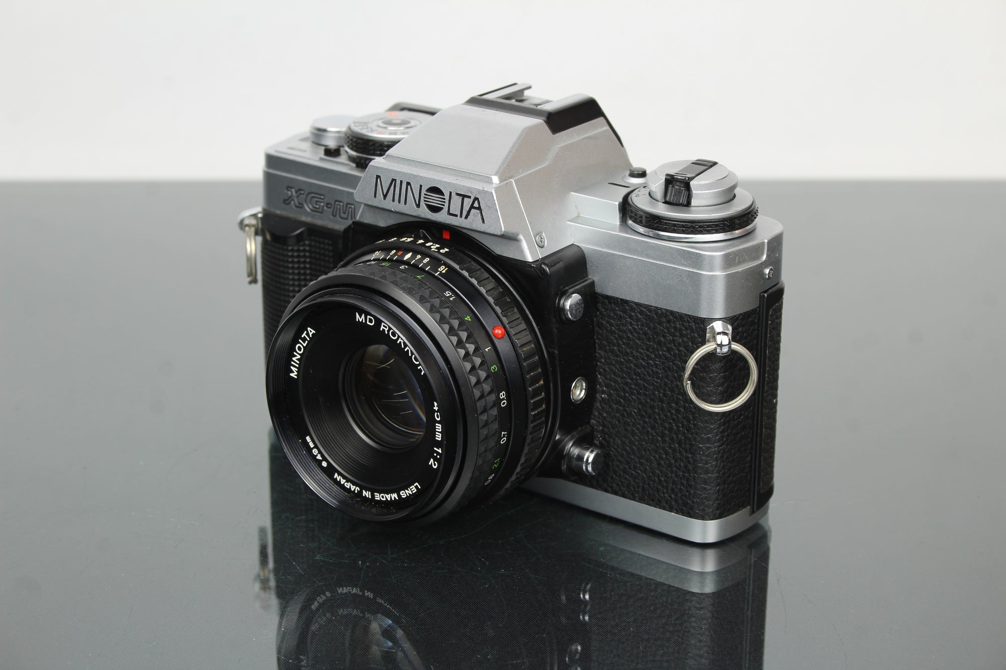 Minolta XG-M + 45mm 1:2 Minolta MD Rokkor Objektiv