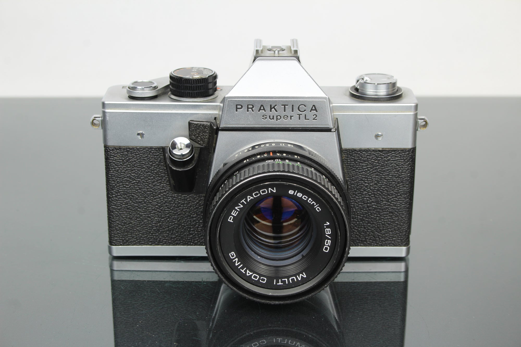 <tc>Praktica</tc> super TL2 + Pentacon elektrisches 50mm 1.8 M42 Objektiv