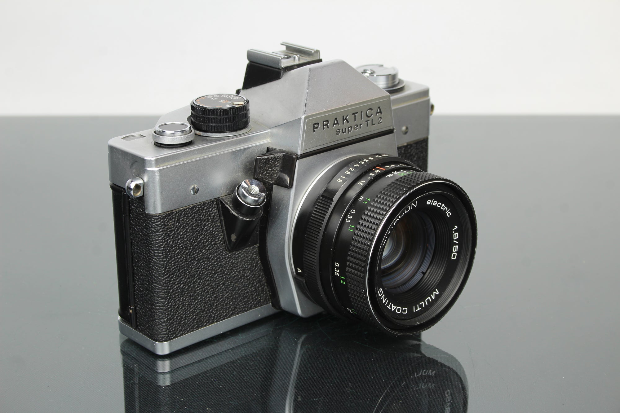 <tc>Praktica</tc> super TL2 + Pentacon elektrisches 50mm 1.8 M42 Objektiv