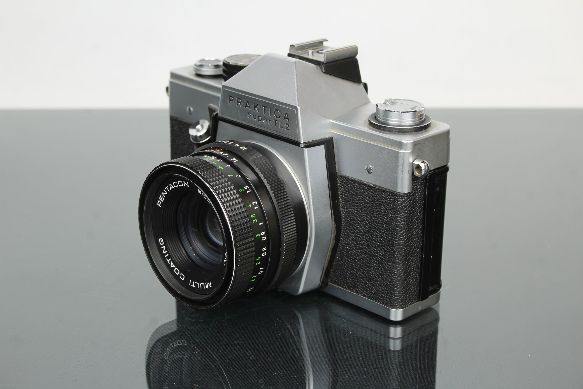 <tc>Praktica</tc> super TL2 + Pentacon elektrisches 50mm 1.8 M42 Objektiv