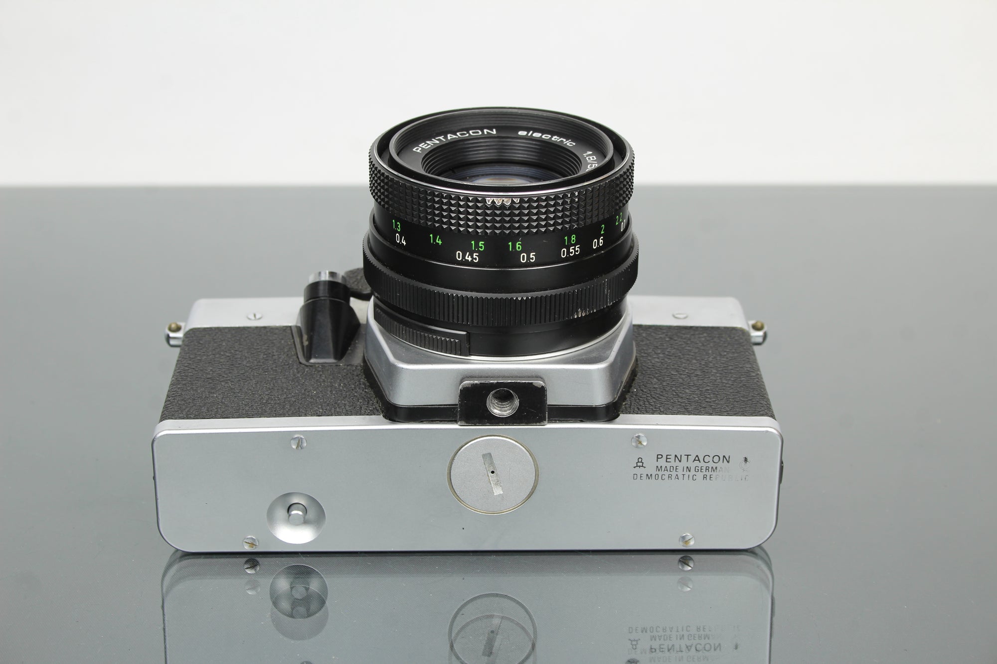 <tc>Praktica</tc> super TL2 + Pentacon elektrisches 50mm 1.8 M42 Objektiv