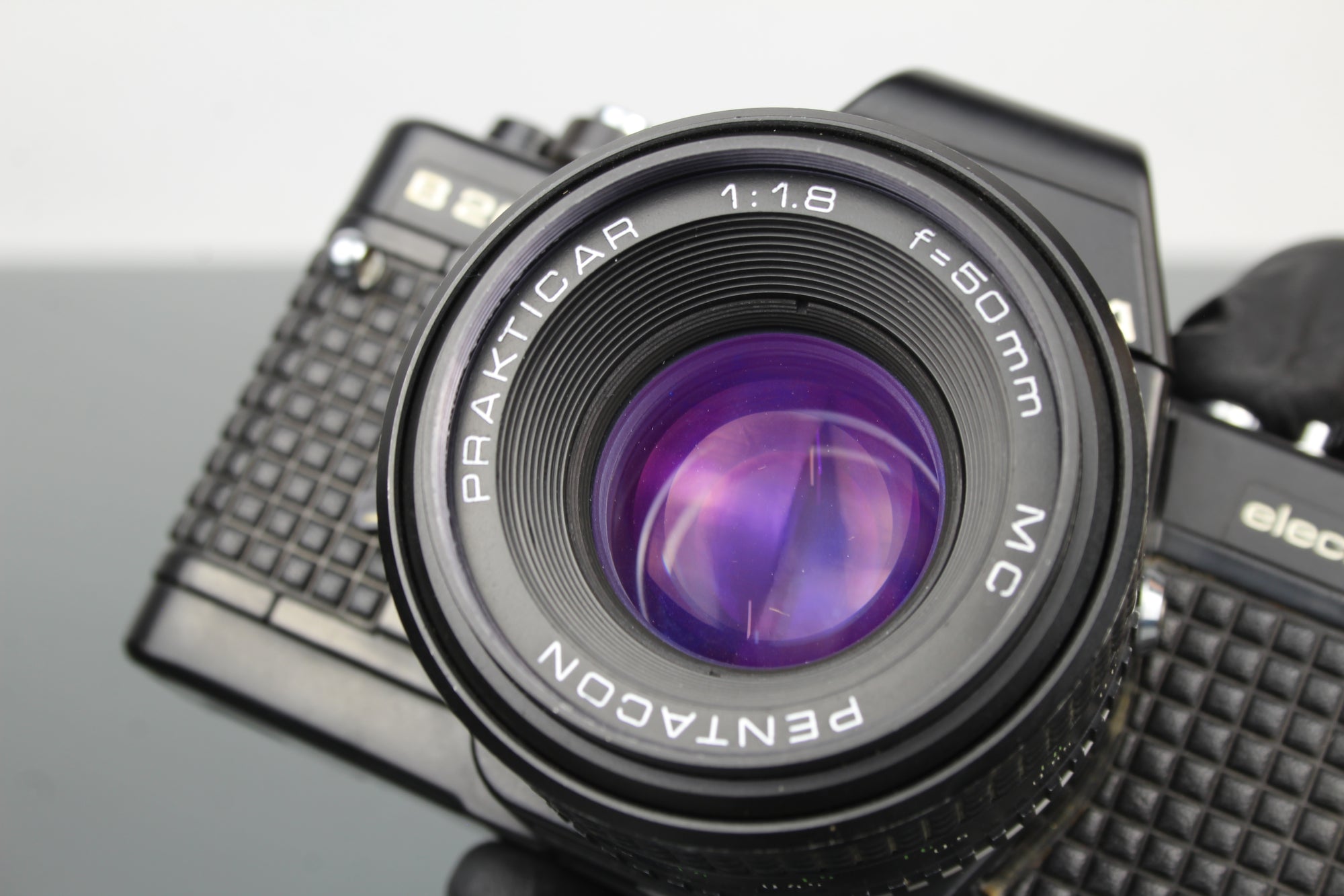 <tc>Praktica</tc> B200 Elektronik +  <tc>Praktica</tc>r 50mm 1.8 Objektiv