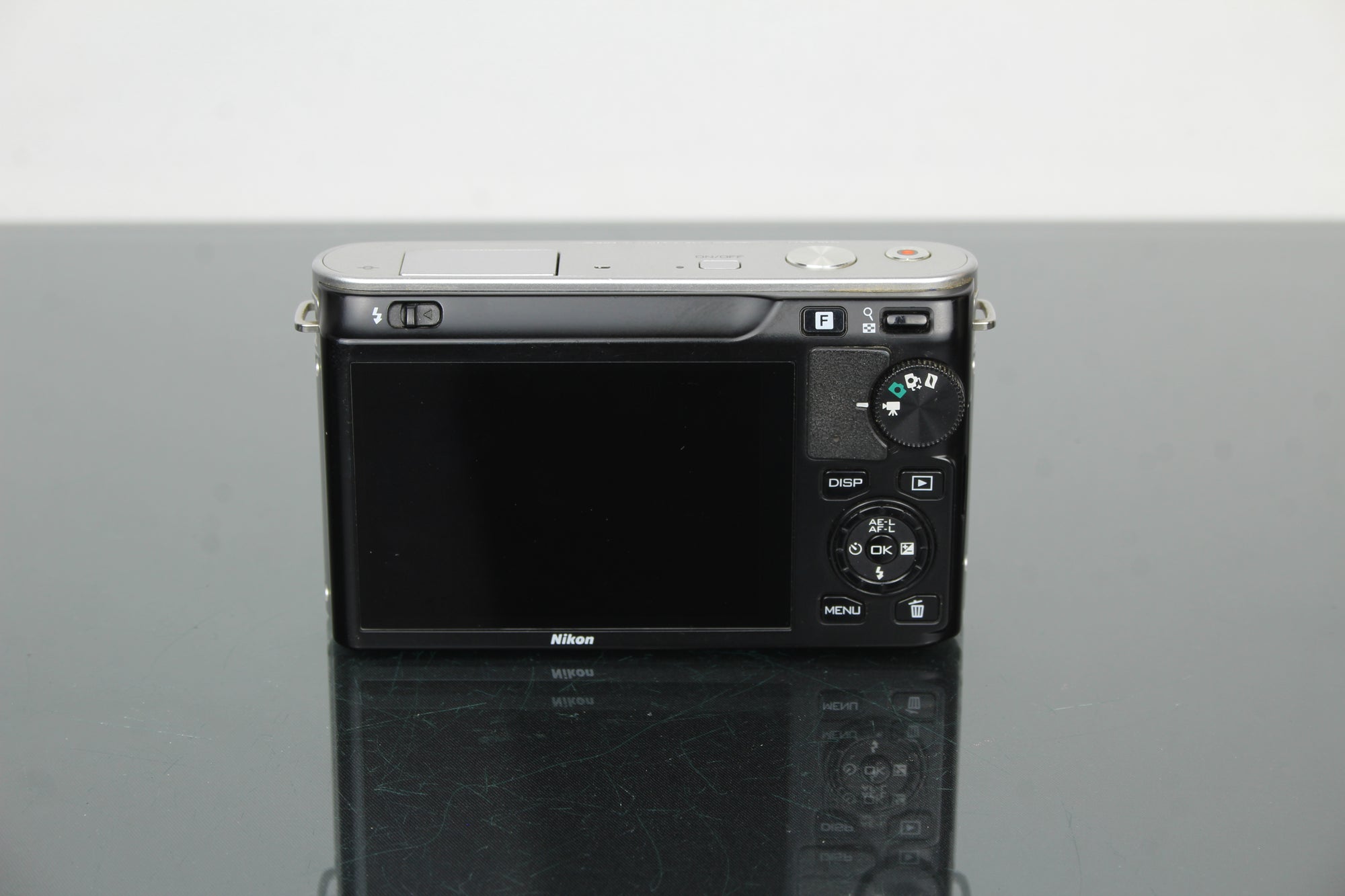 Nikon J1