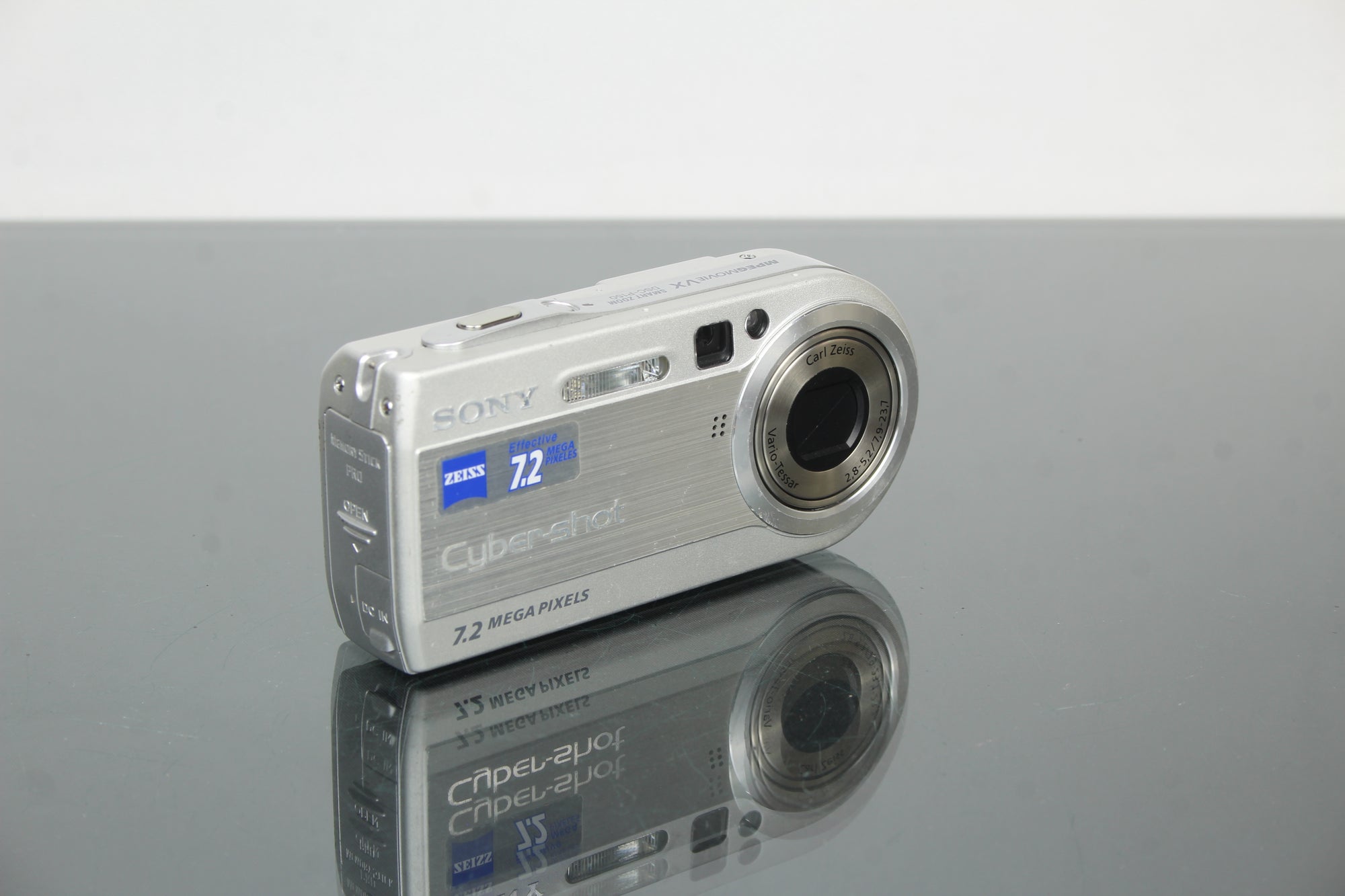 Sony Cyber-shot DSC-P150