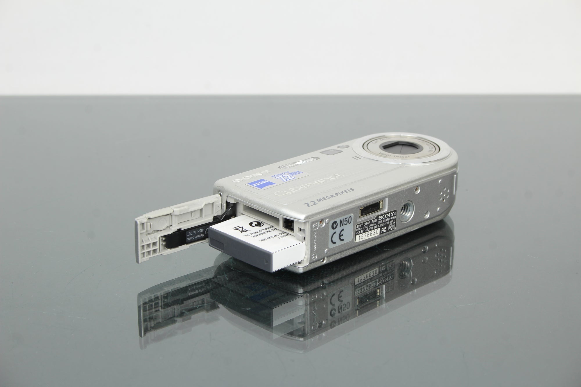 Sony Cyber-shot DSC-P150