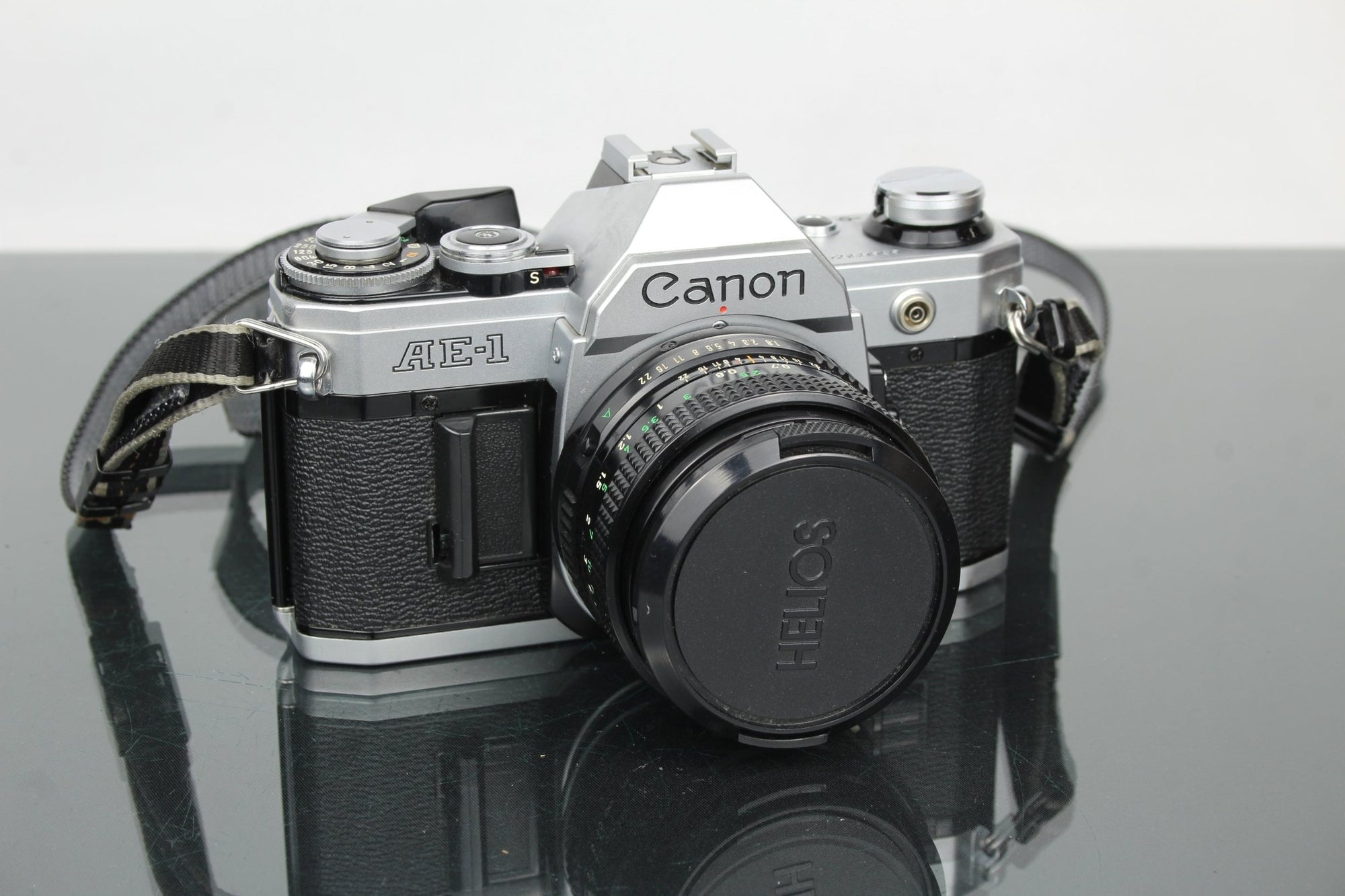 Canon AE - 1 + 50mm 1.8 FD lens - Dutch|Thrift