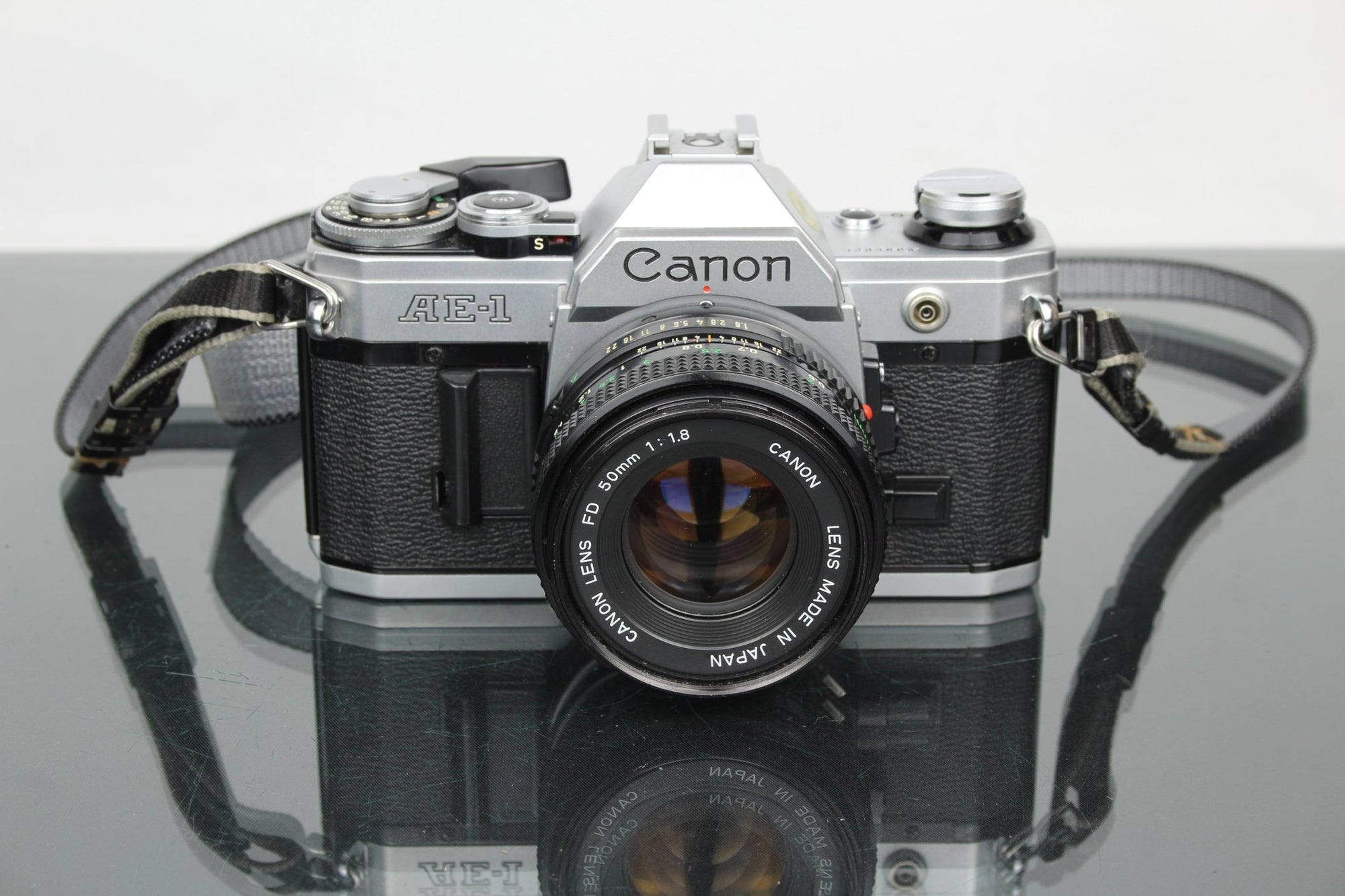 Canon AE - 1 + 50mm 1.8 FD lens - Dutch|Thrift