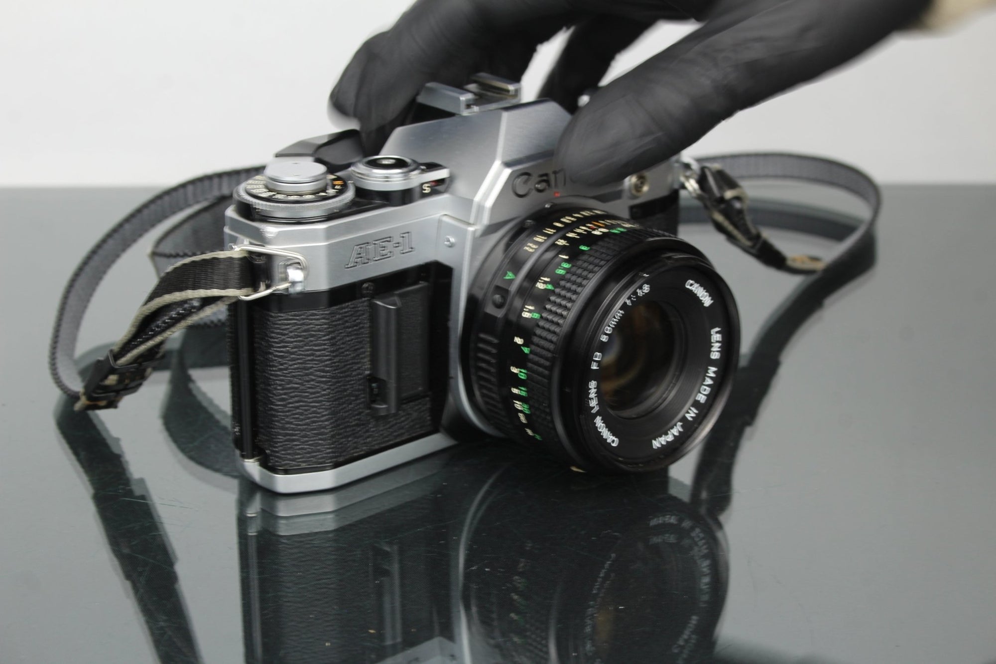 Canon AE - 1 + 50mm 1.8 FD lens - Dutch|Thrift