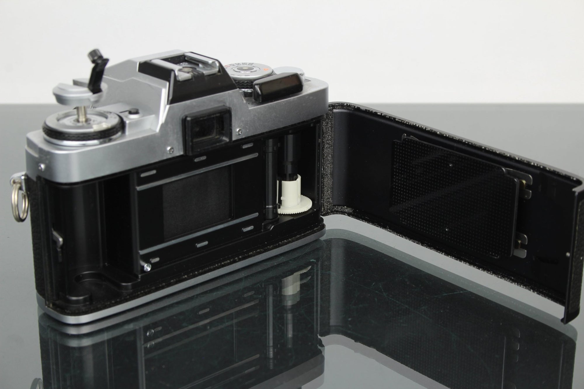 Minolta XG - M + 45mm 1:2 Minolta MD Rokkor lens - Dutch|Thrift