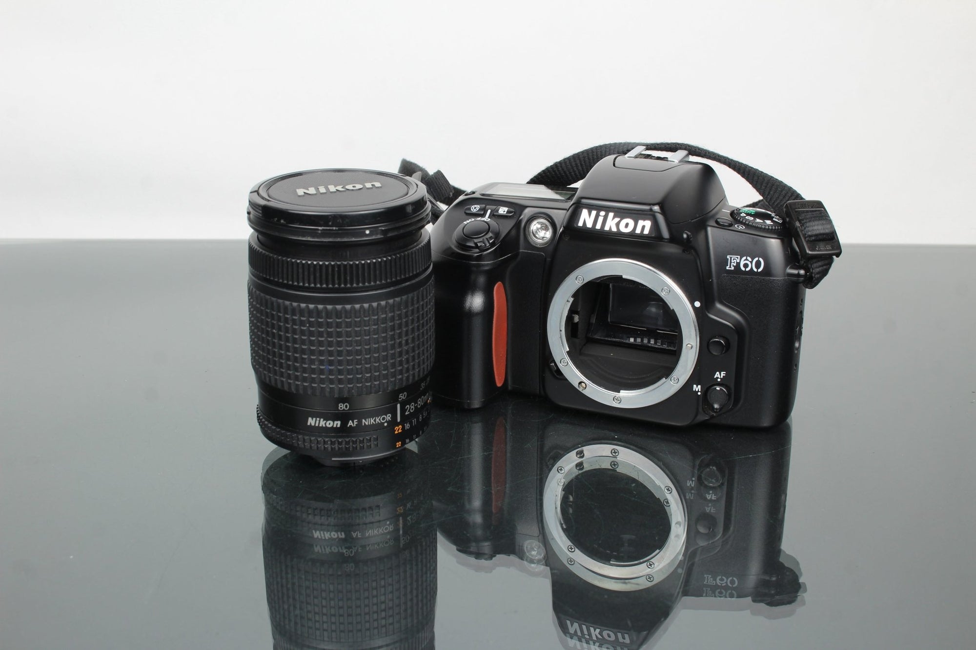 Nikon F60 + AF Nikkor 28 - 80mm 1:3.5 - 5.6 D lens - Dutch|Thrift
