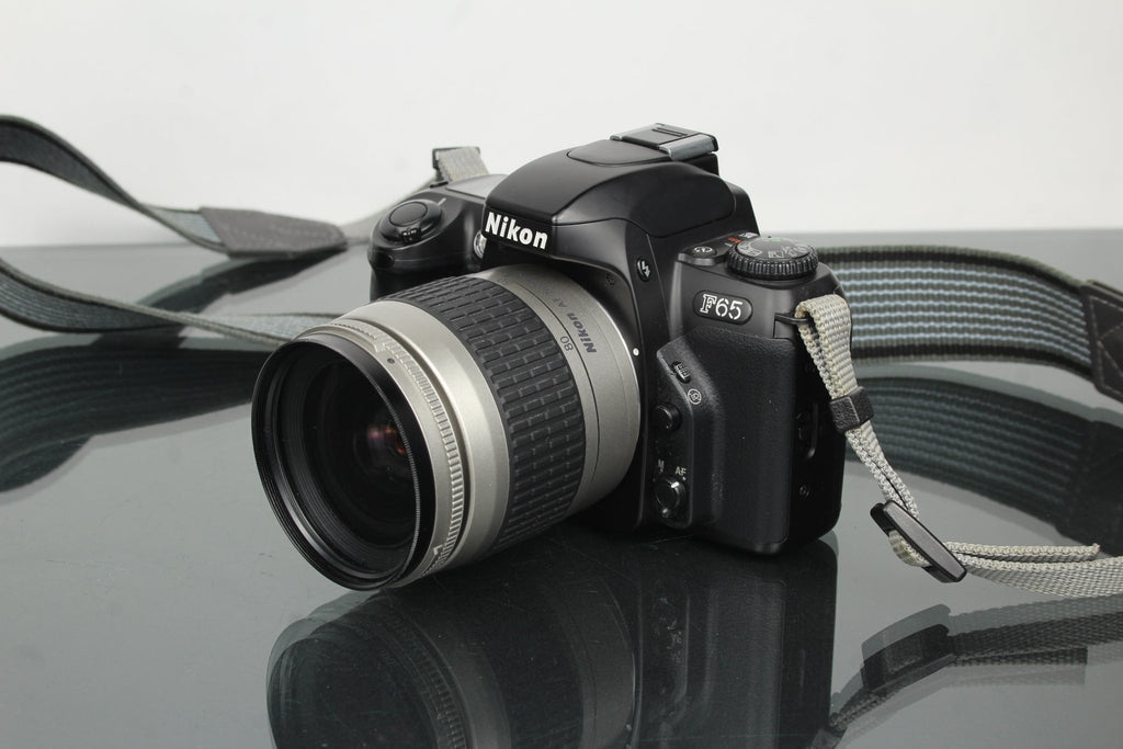Nikon F65 + Nikon AF Nikkor 28 - 80mm 1:3.3 - 5.6G - Dutch|Thrift