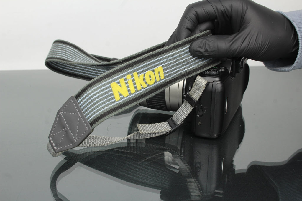 Nikon F65 + Nikon AF Nikkor 28 - 80mm 1:3.3 - 5.6G - Dutch|Thrift