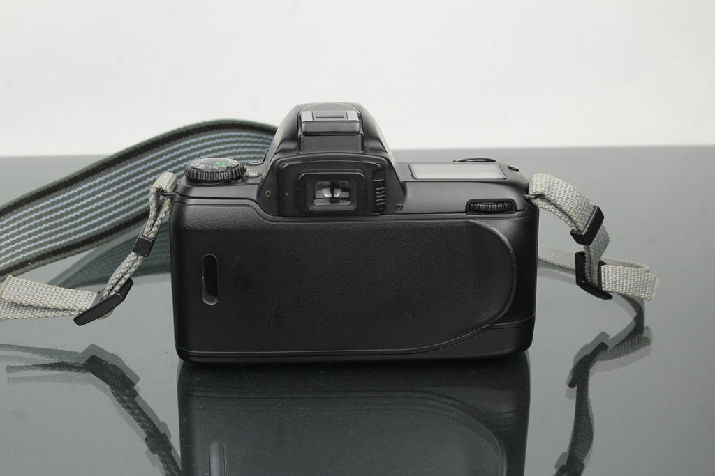 Nikon F65 + Nikon AF Nikkor 28 - 80mm 1:3.3 - 5.6G - Dutch|Thrift