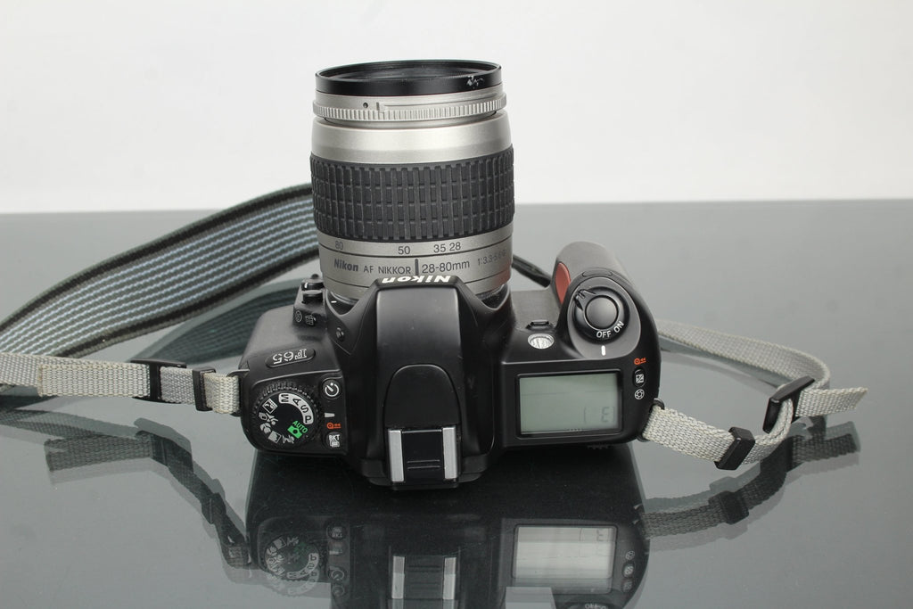 Nikon F65 + Nikon AF Nikkor 28 - 80mm 1:3.3 - 5.6G - Dutch|Thrift