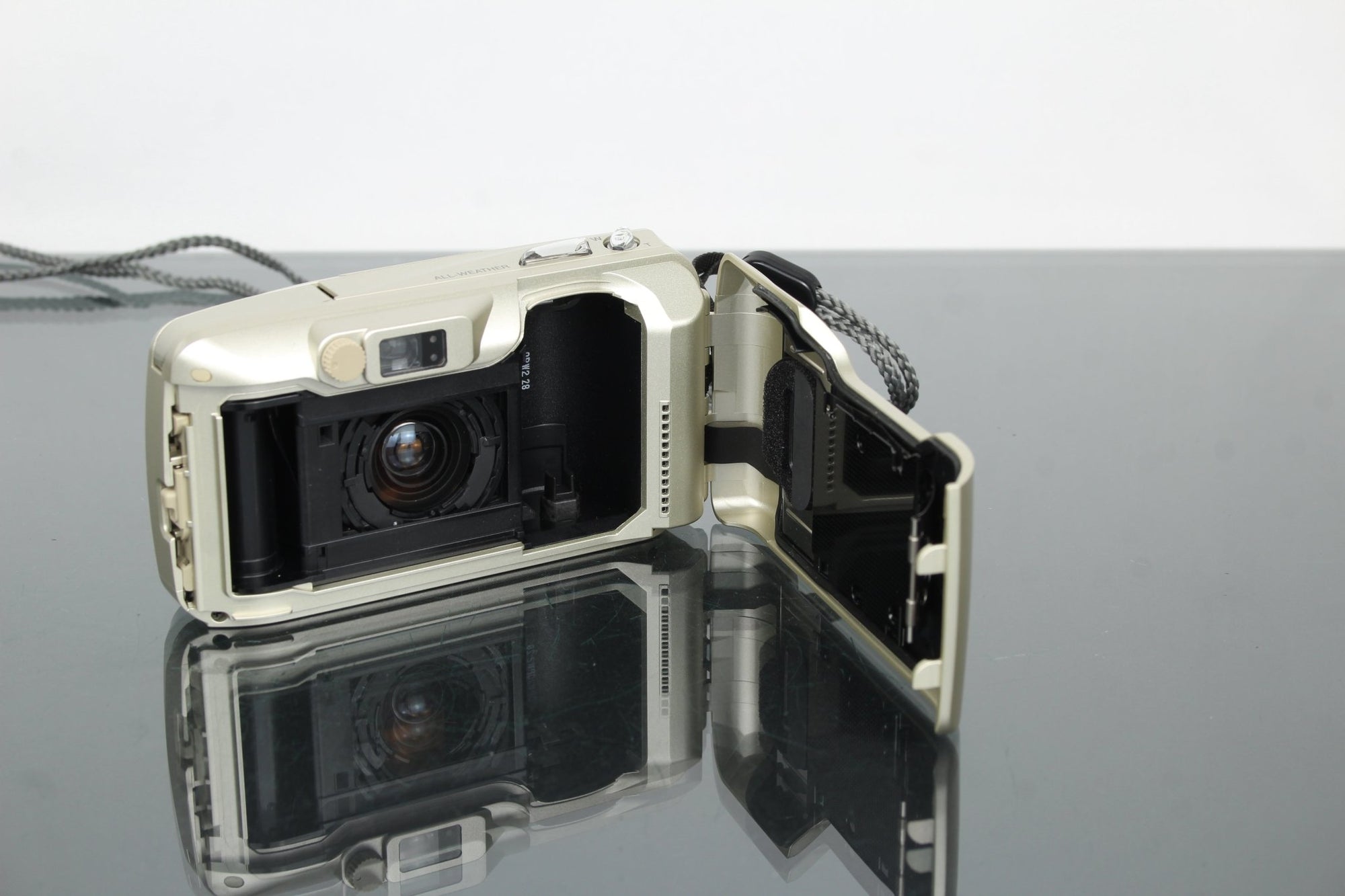 Olympus Mju III 120 - Dutch|Thrift