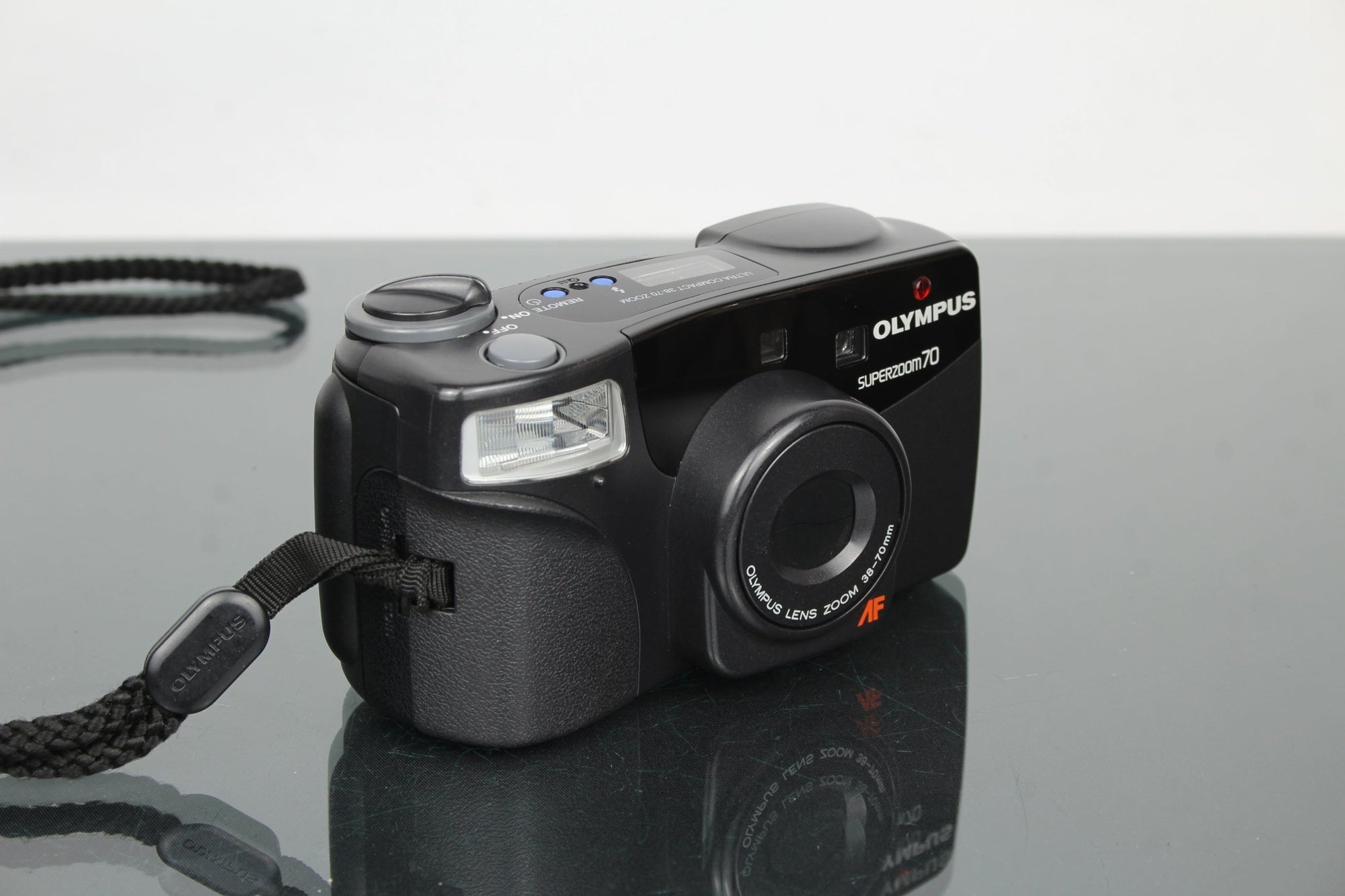 Olympus Superzoom 70 - Dutch|Thrift