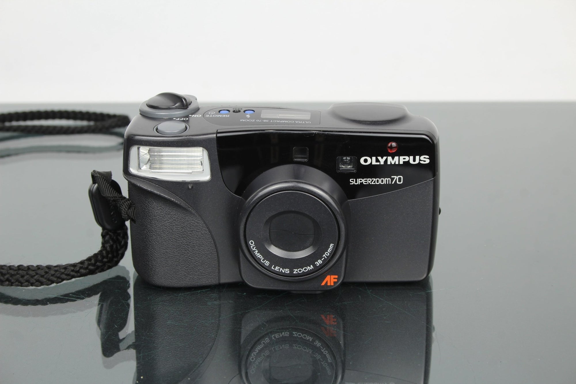 Olympus Superzoom 70 - Dutch|Thrift