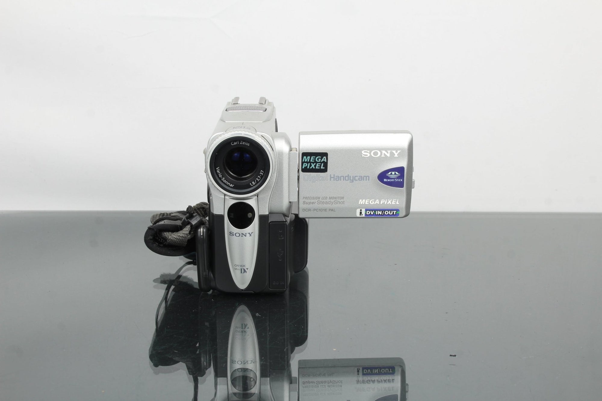 Sony digital Handycam DCR - PC101E PAL MiniDV - Dutch|Thrift