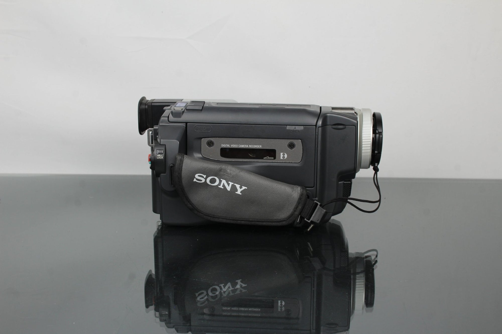Sony Digital Handycam DCR - TRV520E PAL Hi8 - Dutch|Thrift